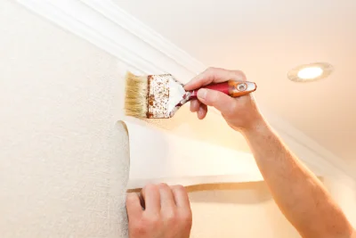 Pose de papier peint à Vézénobres — revêtements muraux et toiles de verre